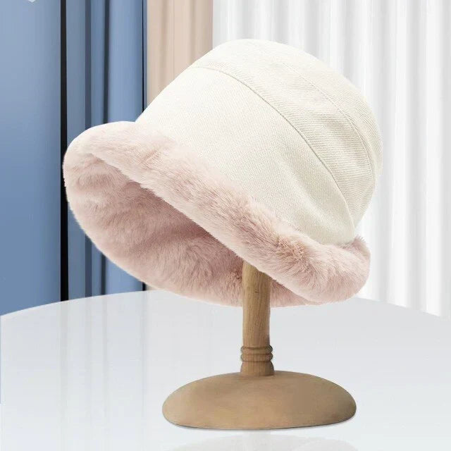 FrostChic Trendy Women's Winter Hat - Stylish & Warm Cold Weather Accessory