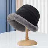 FrostChic Trendy Women's Winter Hat - Stylish & Warm Cold Weather Accessory