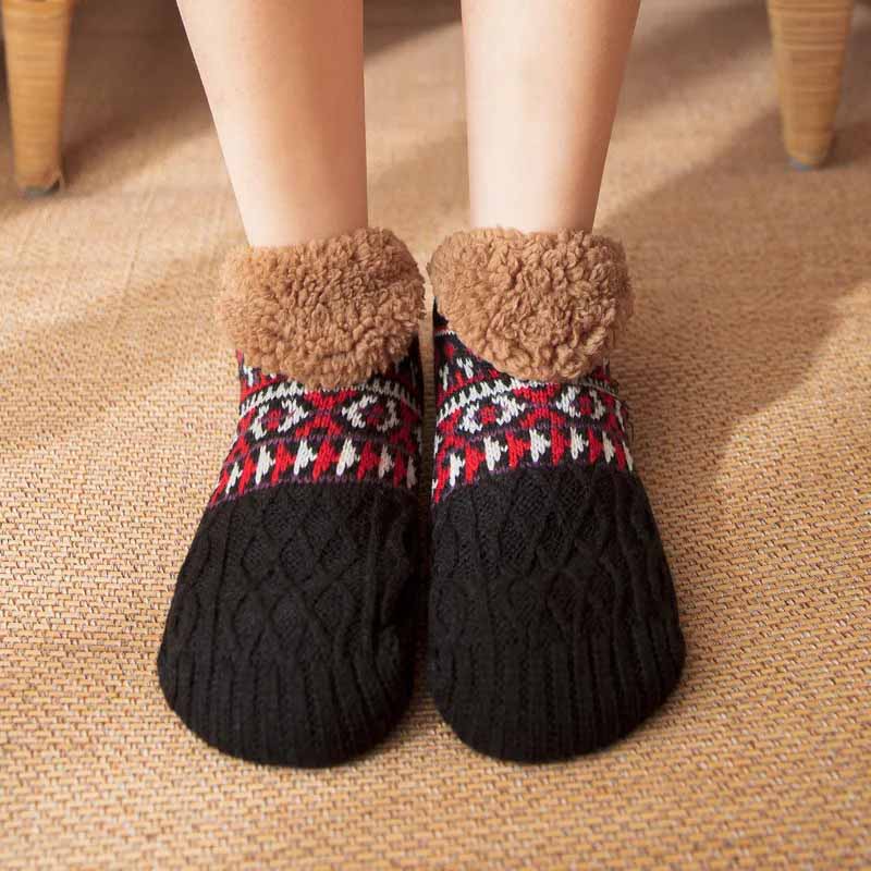 Cozy Non-Slip Grip Socks for Ultimate Warmth and Comfort - Perfect for Cold Weather