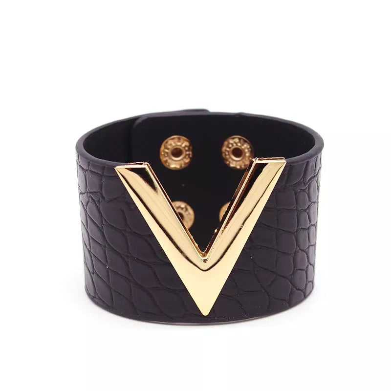 Stylish Wide Leather Wrap Bracelet - Versatile Fashion Accessory for Any Occasion