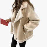 Women's Faux Shearling Coat - Stylish Turn-Down Collar & Functional Zip Pockets - Cozy Winter Outerwear