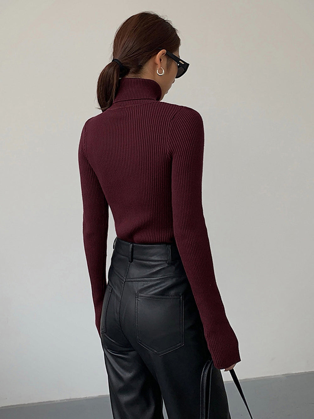 Women's Turtleneck Ribbed Knit Sweater with Thumbhole Cuffs - Cozy & Stylish Pullover